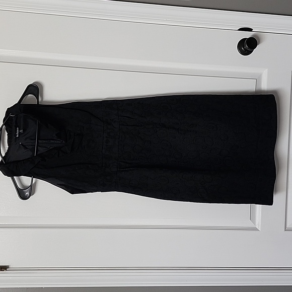 Le Chateau Black Sleeveless Midi Dress - Picture 1 of 9